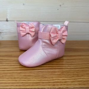 Laura Ashley | Shimmer pink baby girl crib shoes. Booties size 4. NWOT no box.